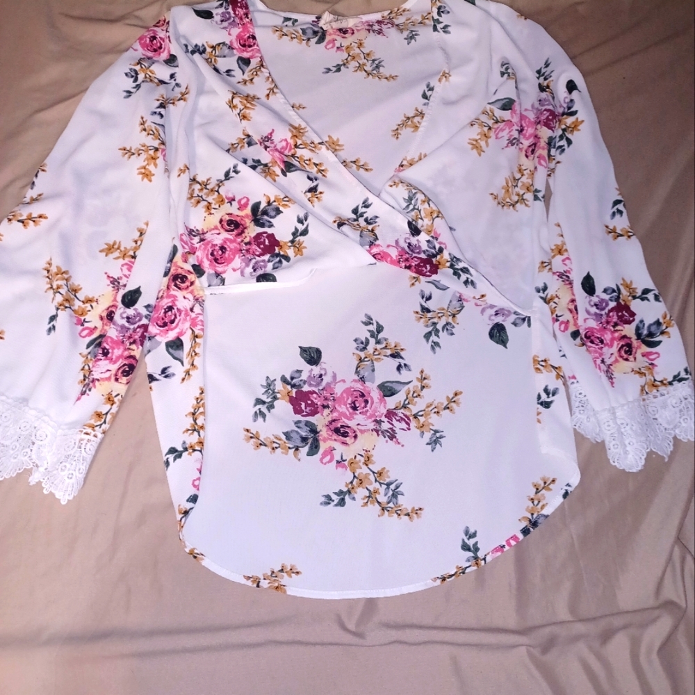 Cropped floral blouse